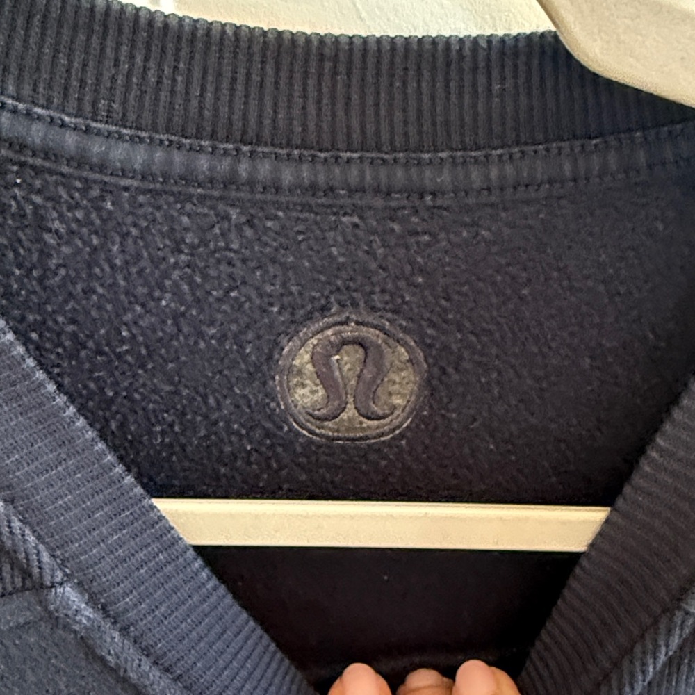 Lululemon Woman’s Navy Blue Cropped Logo Crewneck Sweatshirt Size XS/S - Picture 3 of 6